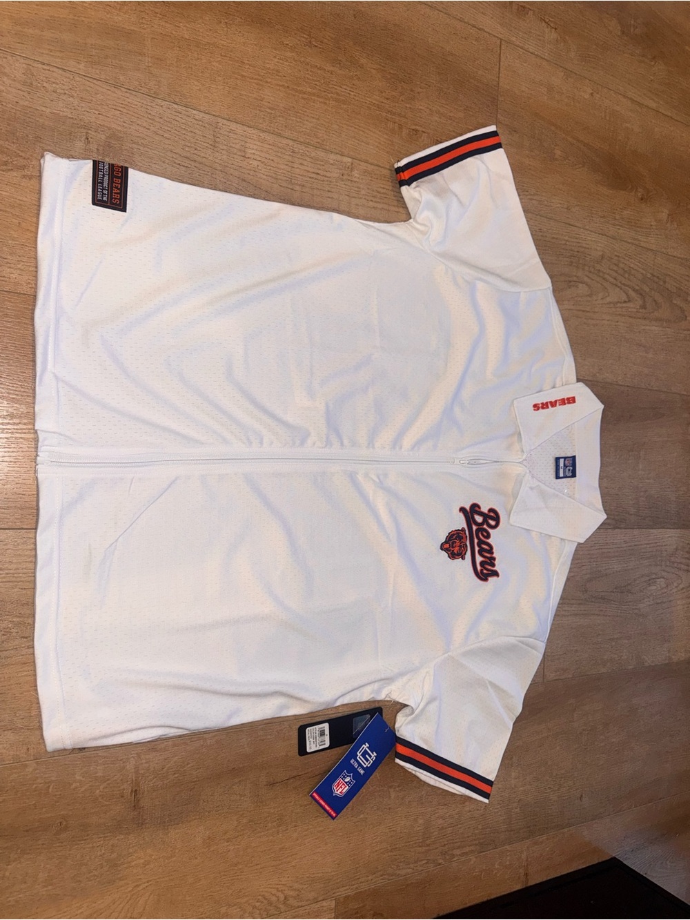 NFL men’s Chicago Bears White Zip-Up Short-Sleeve Shirt with Navy & Orange Trim